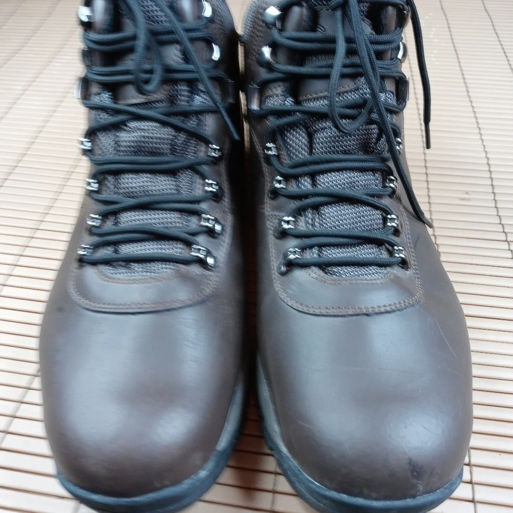 Magellan Outdoors Hiking Waterproof Mens Boots 6” size 13EE 160733 Leather . A4p